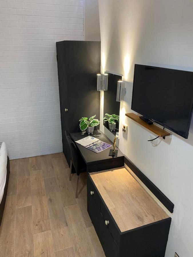Elm Court Motel Олбери Экстерьер фото