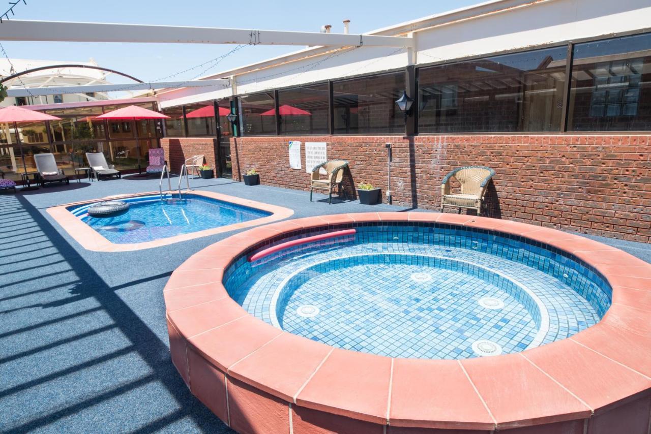 Elm Court Motel Олбери Экстерьер фото
