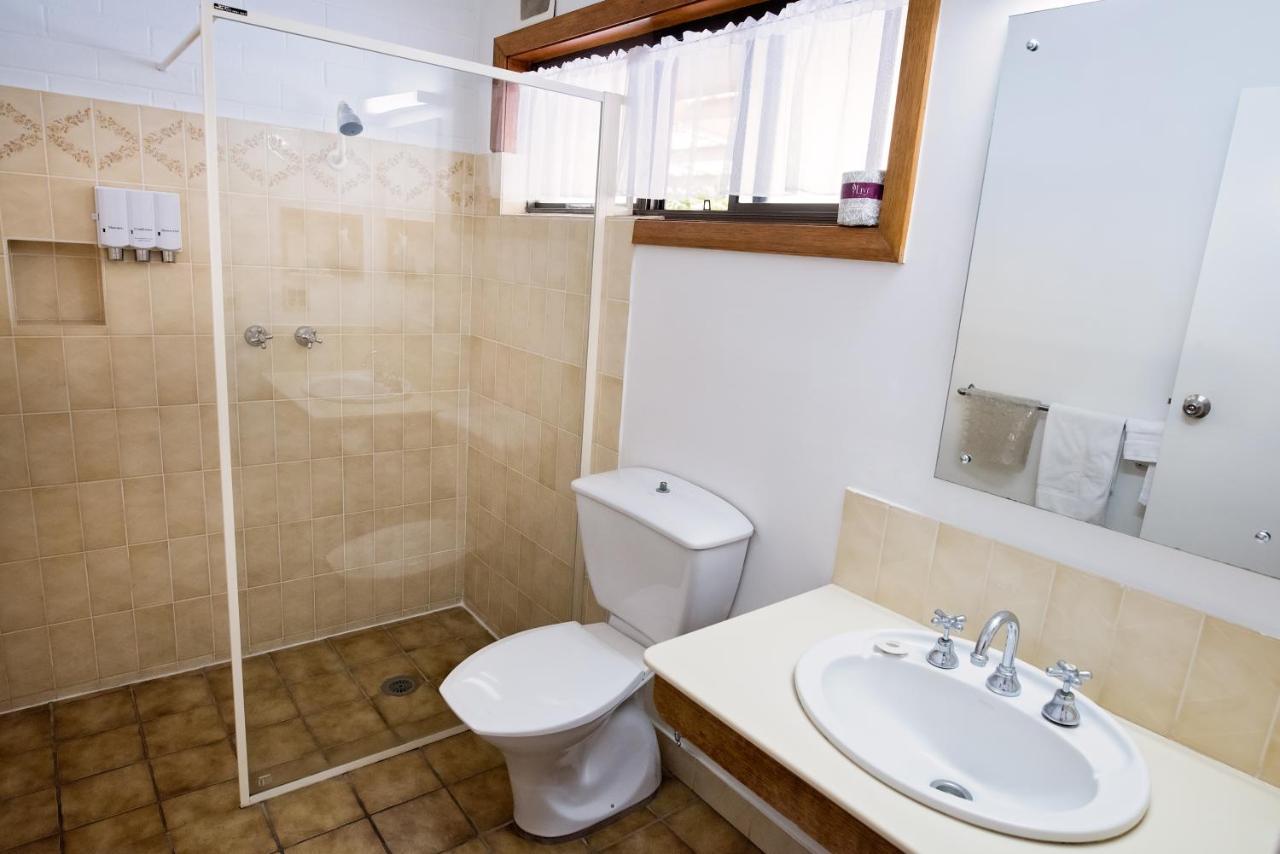 Elm Court Motel Олбери Экстерьер фото