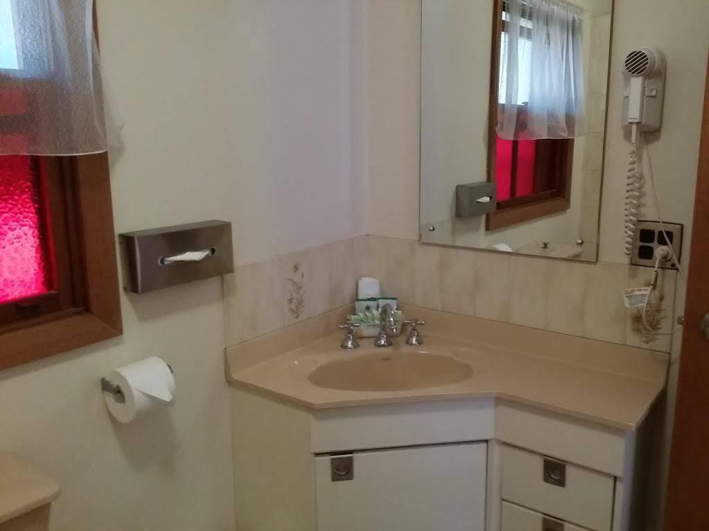 Elm Court Motel Олбери Экстерьер фото