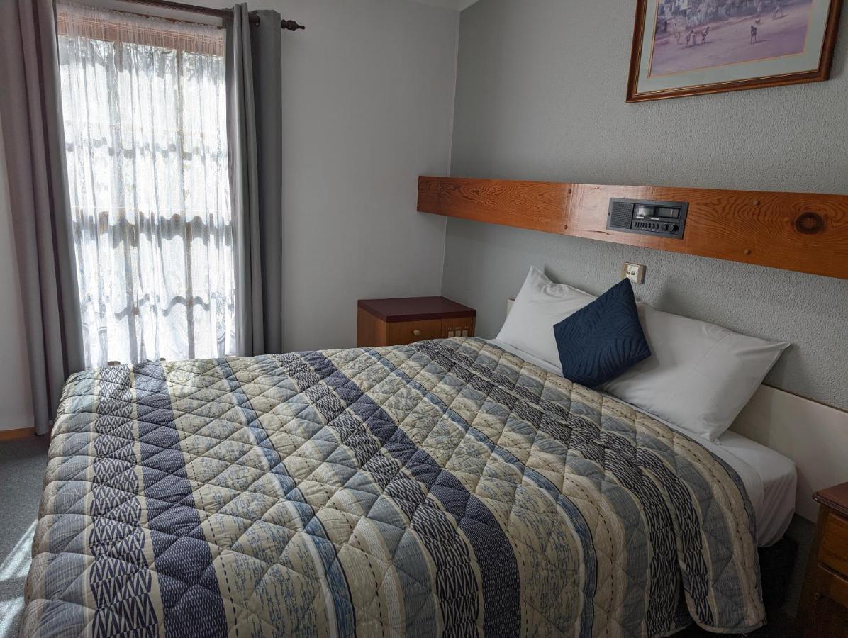 Elm Court Motel Олбери Экстерьер фото