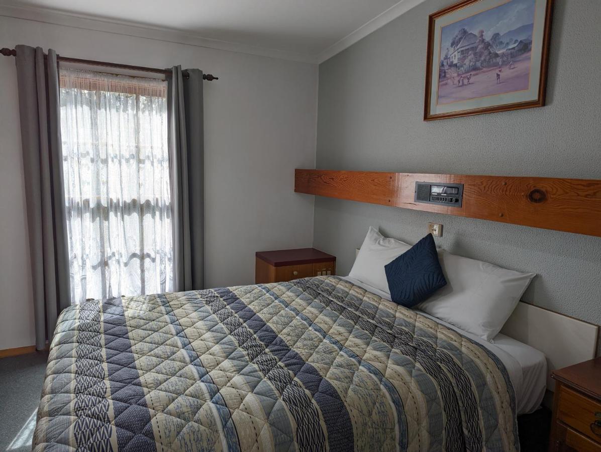 Elm Court Motel Олбери Экстерьер фото