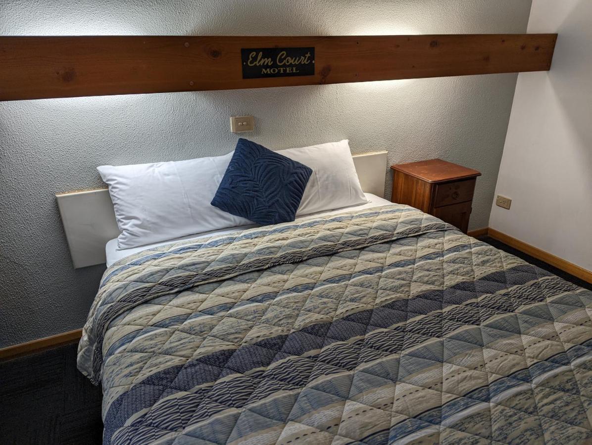 Elm Court Motel Олбери Экстерьер фото