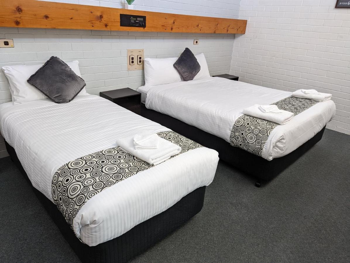 Elm Court Motel Олбери Экстерьер фото