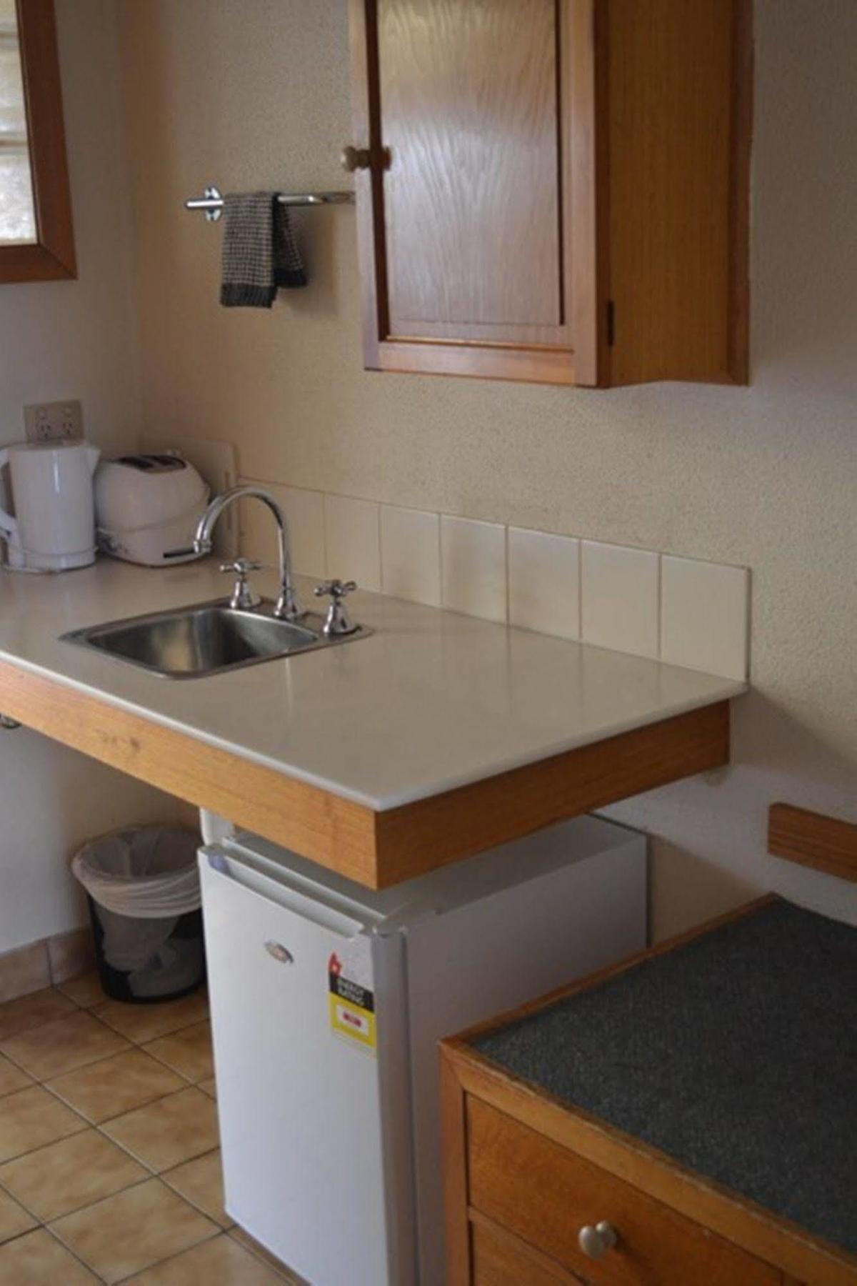 Elm Court Motel Олбери Экстерьер фото