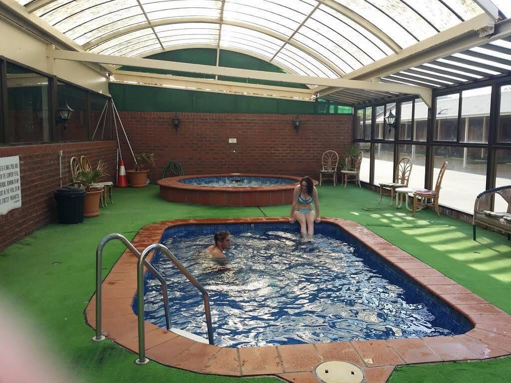 Elm Court Motel Олбери Экстерьер фото